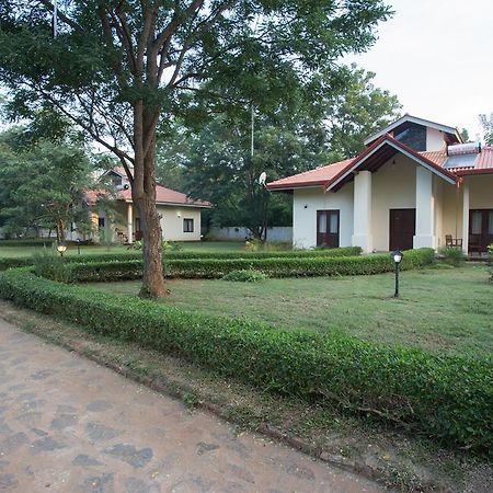 Hotel Chenra Kataragama Exterior foto