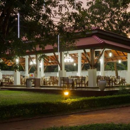 Hotel Chenra Kataragama Exterior foto