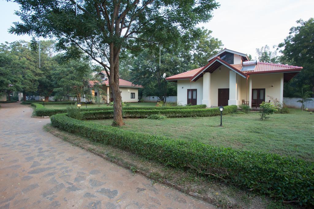 Hotel Chenra Kataragama Exterior foto
