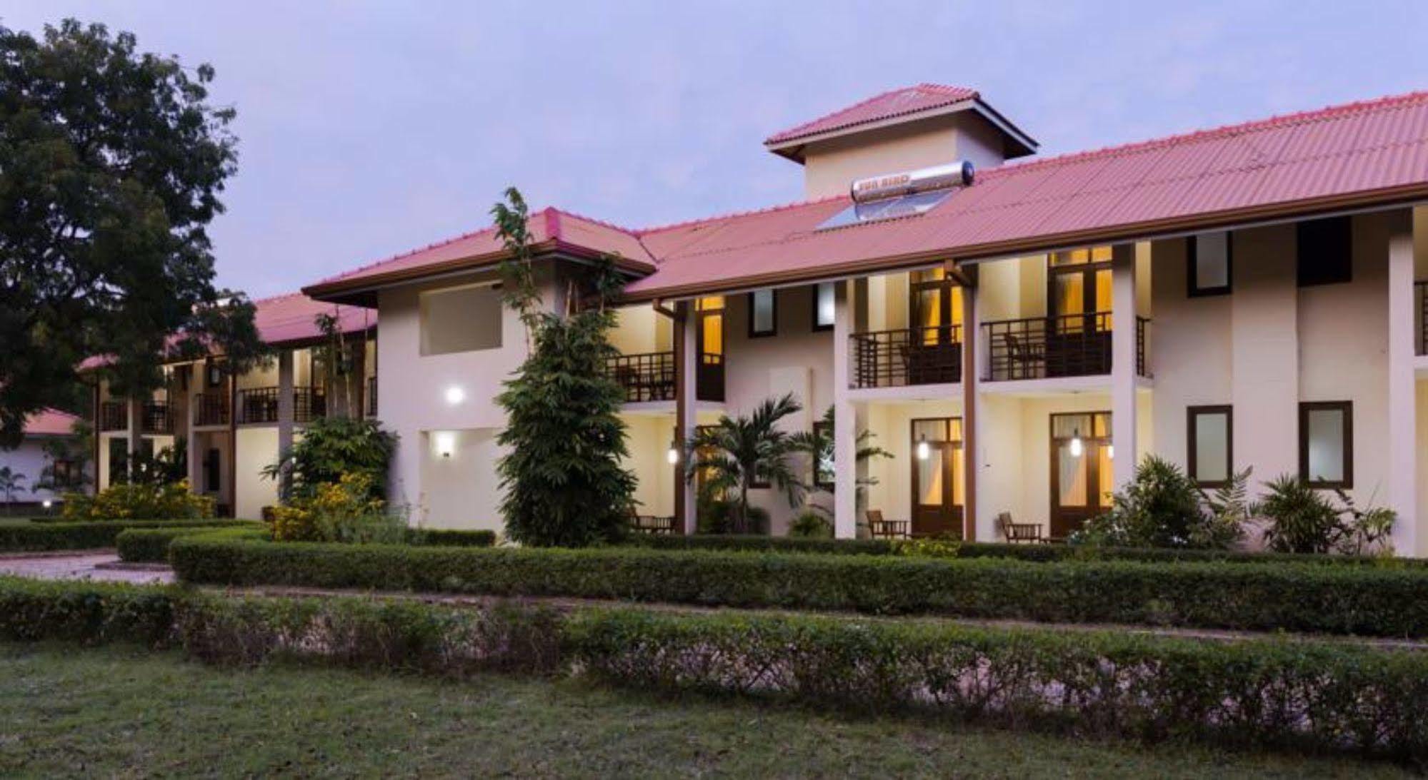 Hotel Chenra Kataragama Exterior foto