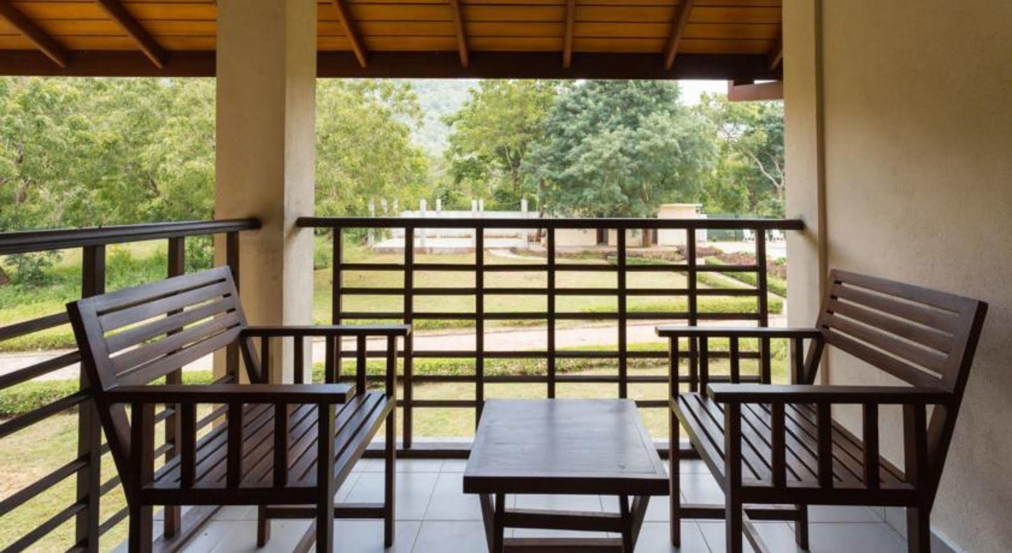 Hotel Chenra Kataragama Exterior foto