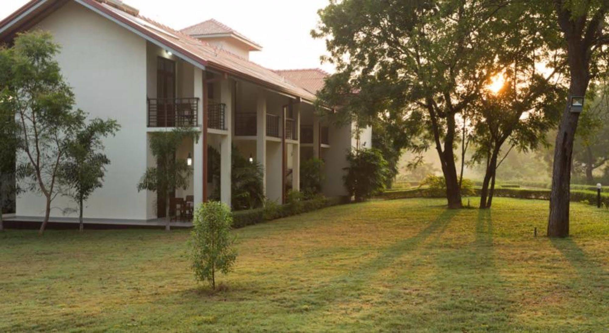 Hotel Chenra Kataragama Exterior foto