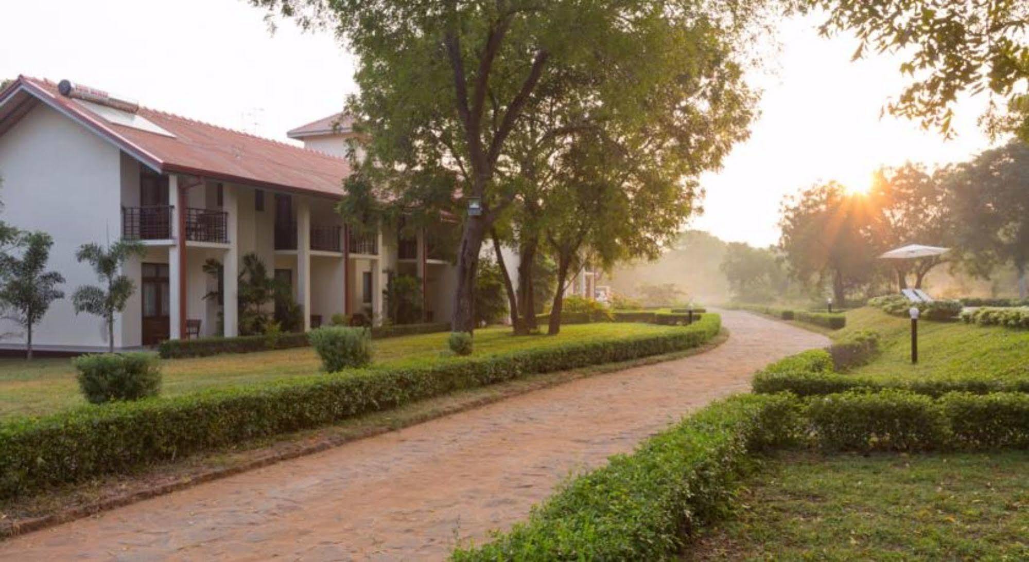 Hotel Chenra Kataragama Exterior foto